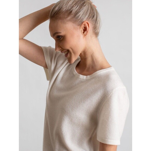 (A2) Cashmere 100%, ONLY AT BLOOMINGDALE'S T-shirt "Fresh"-bone color, Size M. - Picture 10 of 13